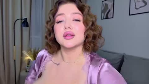 Snapshot of kylie_lips chatting on July 2, 2026, 6:03 pm Kylie Lips online show from July 2, 2026, 6:03 pm