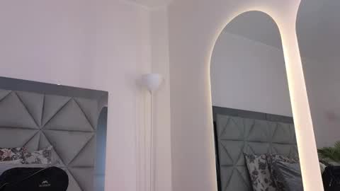 Kylie Reyes  online show from November 13, 2025, 7:24 pm