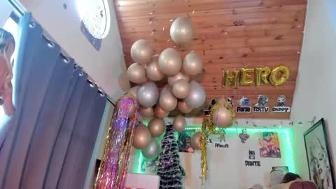 Snapshot of kyliekandy chatting on December 8, 2024, 10:03 pm online show from December 8, 2024, 10:03 pm