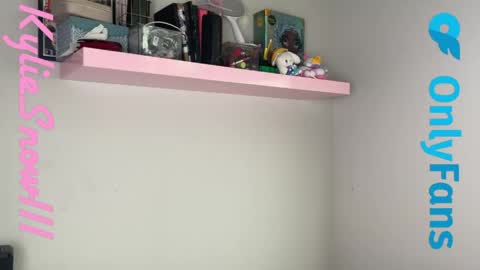 Snapshot of kyliesnowxxx chatting on May 26, 2026, 3:41 pm Kylie Snow online show from May 26, 2026, 3:41 pm