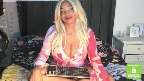 kylie white boobs online show from January 31, 2025, 4:27 pm