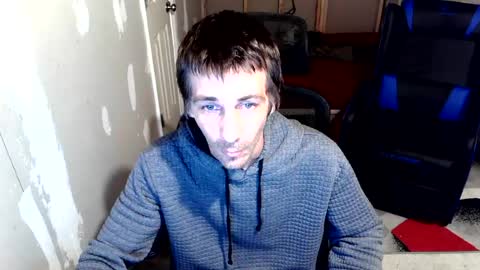 Snapshot of l1v1nth3dr3am chatting on July 8, 2026, 6:18 am l1v1nth3dr3am online show from July 8, 2026, 6:18 am