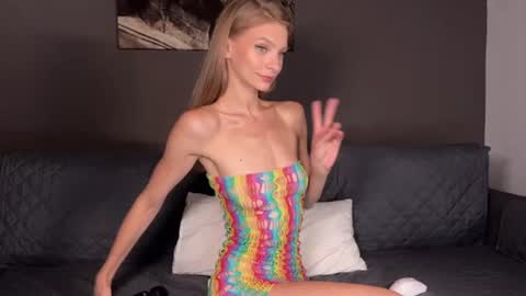 Snapshot of l_0l chatting on July 17, 2026, 12:28 am Julie online show from July 17, 2026, 12:28 am