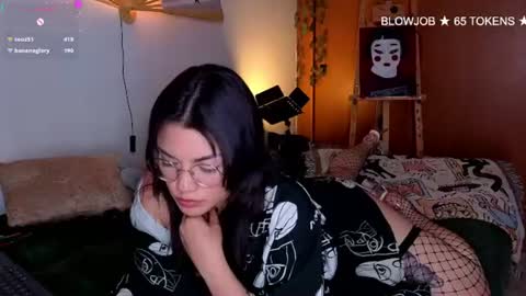 Snapshot of la_briela chatting on June 29, 2026, 10:15 am Help me reach 50 likes online show from June 29, 2026, 10:15 am