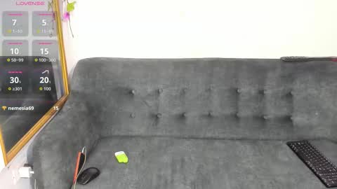 la_saris online show from March 25, 2026, 4:51 am