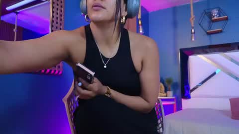 Cris  online show from April 15, 2026, 11:50 am