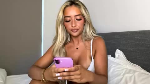 Snapshot of lacey_live chatting on June 10, 2026, 8:19 pm Lacey online show from June 10, 2026, 8:19 pm