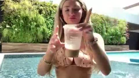 Lacey Thomas online show from October 10, 2025, 4:39 pm