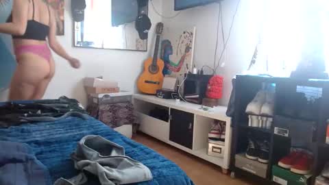 lachicadeldiablo online show from April 6, 2026, 11:11 am