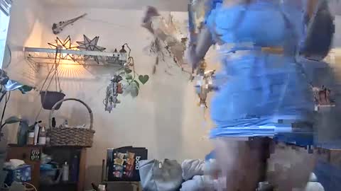 Snapshot of lacybell chatting on May 5, 2026, 11:35 pm lacybell online show from May 5, 2026, 11:35 pm