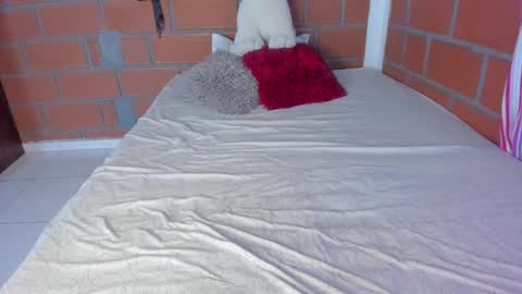 Akyra  online show from February 4, 2025, 12:44 pm