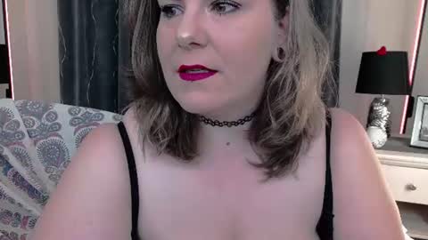 Snapshot of lady_2xl chatting on July 10, 2026, 6:43 pm Lucy online show from July 10, 2026, 6:43 pm