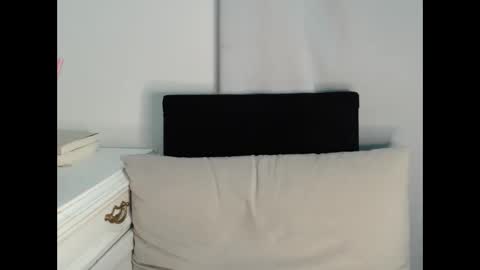 lady____a online show from February 19, 2025, 3:39 am