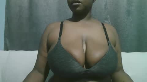 Snapshot of lady_dearra chatting on October 12, 2025, 3:49 am lady_dearra online show from October 12, 2025, 3:49 am