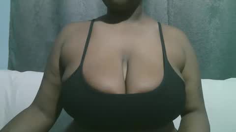 Snapshot of lady_dearra chatting on October 13, 2025, 4:01 am lady_dearra online show from October 13, 2025, 4:01 am