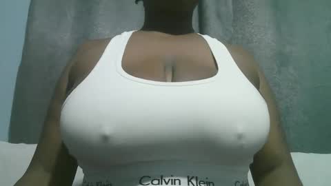 Snapshot of lady_dearra chatting on October 22, 2025, 3:18 am lady_dearra online show from October 22, 2025, 3:18 am
