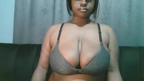 lady_dearra online show from May 19, 2026, 3:02 am