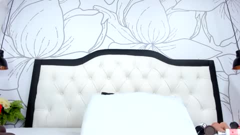 LADY  online show from February 25, 2026, 2:10 am