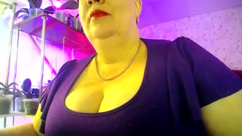 Snapshot of lady_gloria chatting on June 19, 2026, 7:01 am Lady Gloria online show from June 19, 2026, 7:01 am