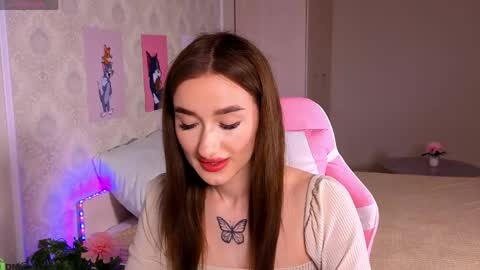 Olivia online show from April 14, 2026, 1:11 am