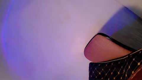 Ella online show from October 5, 2025, 1:42 pm