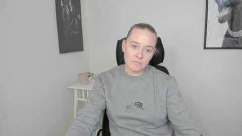 Snapshot of ladyalessa chatting on July 13, 2026, 5:43 am ALESSA online show from July 13, 2026, 5:43 am