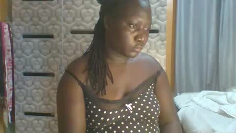 lindah32 online show from April 16, 2026, 9:39 pm