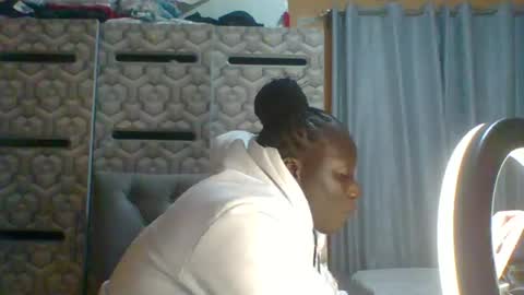lindah32 online show from July 5, 2026, 9:33 pm