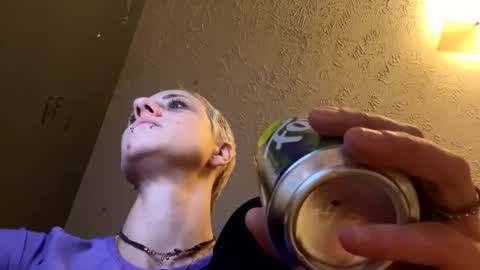 Snapshot of ladybug9097 chatting on February 7, 2025, 3:45 am RockStar Couple online show from February 7, 2025, 3:45 am