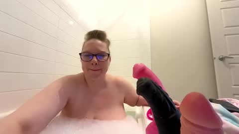 Snapshot of ladycherielynn chatting on April 18, 2026, 2:32 pm LadyCherieLynn online show from April 18, 2026, 2:32 pm