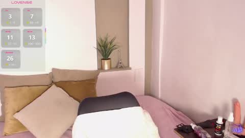 Isabella  online show from April 18, 2026, 10:10 pm