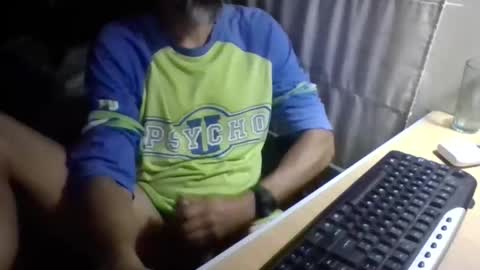 Snapshot of lagenovadura chatting on April 27, 2026, 9:07 am La Genova esta Dura beard boy male dick mastubate latinosexy latinohot latino glasses mature strong stronglegs online show from April 27, 2026, 9:07 am