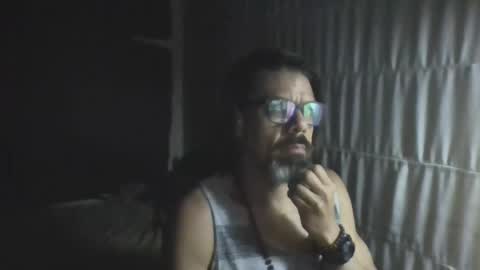 Snapshot of lagenovadura chatting on May 7, 2026, 2:28 am La Genova esta Dura beard boy male dick mastubate latinosexy latinohot latino glasses mature strong stronglegs online show from May 7, 2026, 2:28 am