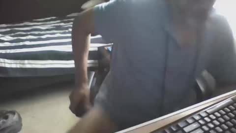Snapshot of lagenovadura chatting on May 11, 2026, 5:54 pm La Genova esta Dura beard boy male dick mastubate latinosexy latinohot latino glasses mature strong stronglegs online show from May 11, 2026, 5:54 pm