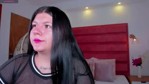 laia_hamilton online show from November 6, 2025, 5:14 pm