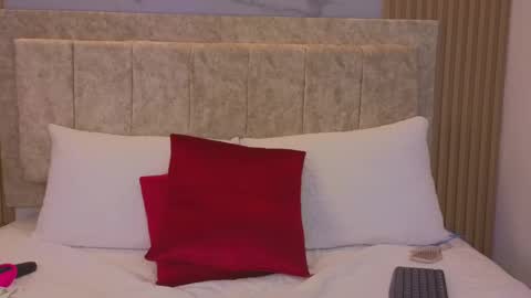 laiamilf online show from February 22, 2025, 12:38 am