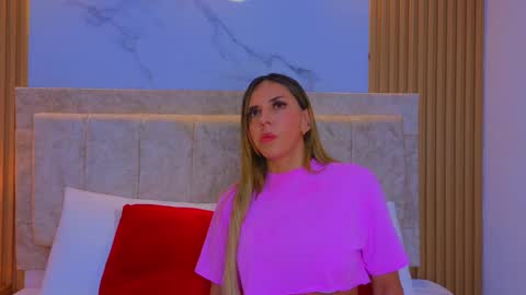 laiamilf online show from December 22, 2025, 1:24 am