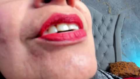 Lailacastillo online show from October 30, 2025, 11:55 am