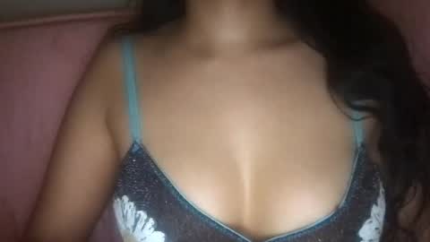 Laila Yousef online show from January 5, 2025, 9:48 am