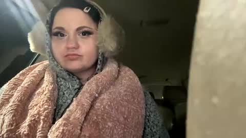 lalaaacx3 online show from February 6, 2025, 2:22 am