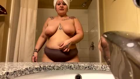 lalaaacx3 online show from February 21, 2025, 12:50 pm