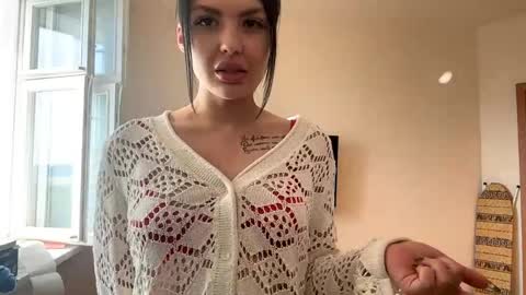 Lina online show from May 7, 2026, 2:22 pm