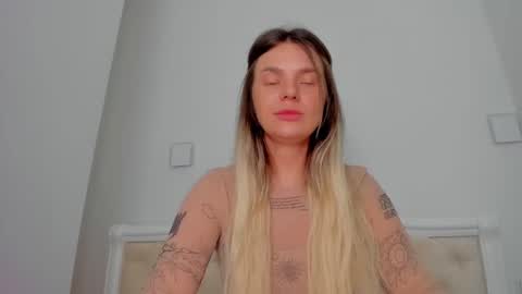 Snapshot of lallie_ chatting on November 4, 2025, 3:44 pm Lallie online show from November 4, 2025, 3:44 pm