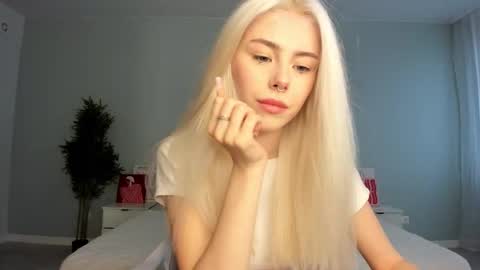 Erika online show from October 6, 2025, 9:40 am