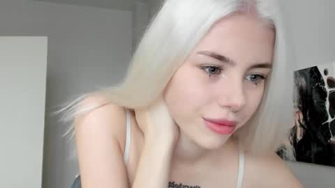 Erika online show from October 24, 2025, 8:44 am