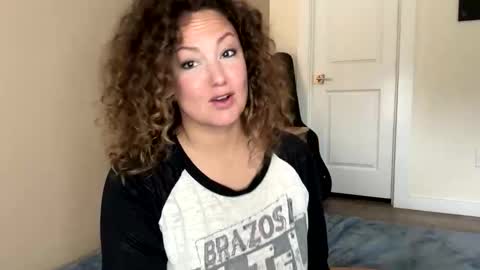 Snapshot of lamarquesathelion chatting on May 17, 2026, 6:26 pm La Marquesa online show from May 17, 2026, 6:26 pm