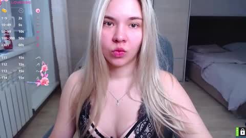 Lana online show from November 8, 2025, 6:57 am