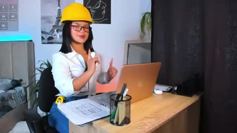 Snapshot of lana_beket_ chatting on May 19, 2026, 12:05 am Lana online show from May 19, 2026, 12:05 am