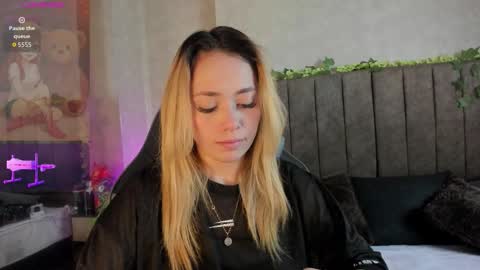 Lana online show from February 4, 2026, 5:13 am