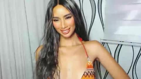 Snapshot of lanadel_hilton chatting on December 9, 2024, 6:55 am Lana online show from December 9, 2024, 6:55 am